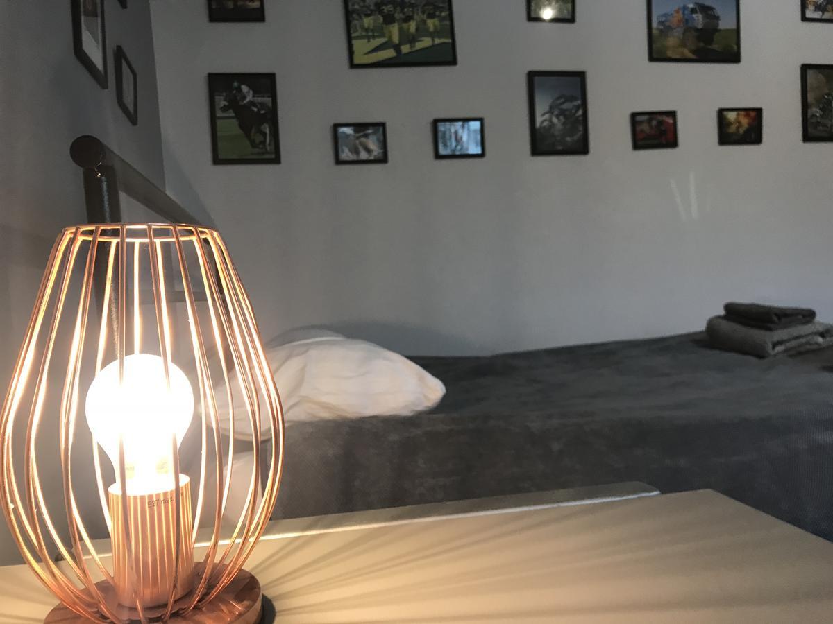 オルシュティンSportowy Apartament Nad Jezioremアパートメント エクステリア 写真